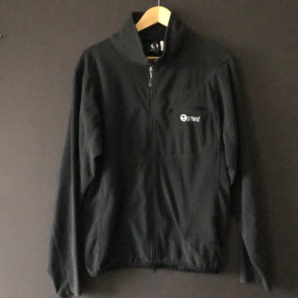 Black fleece, insulator layer M by ground